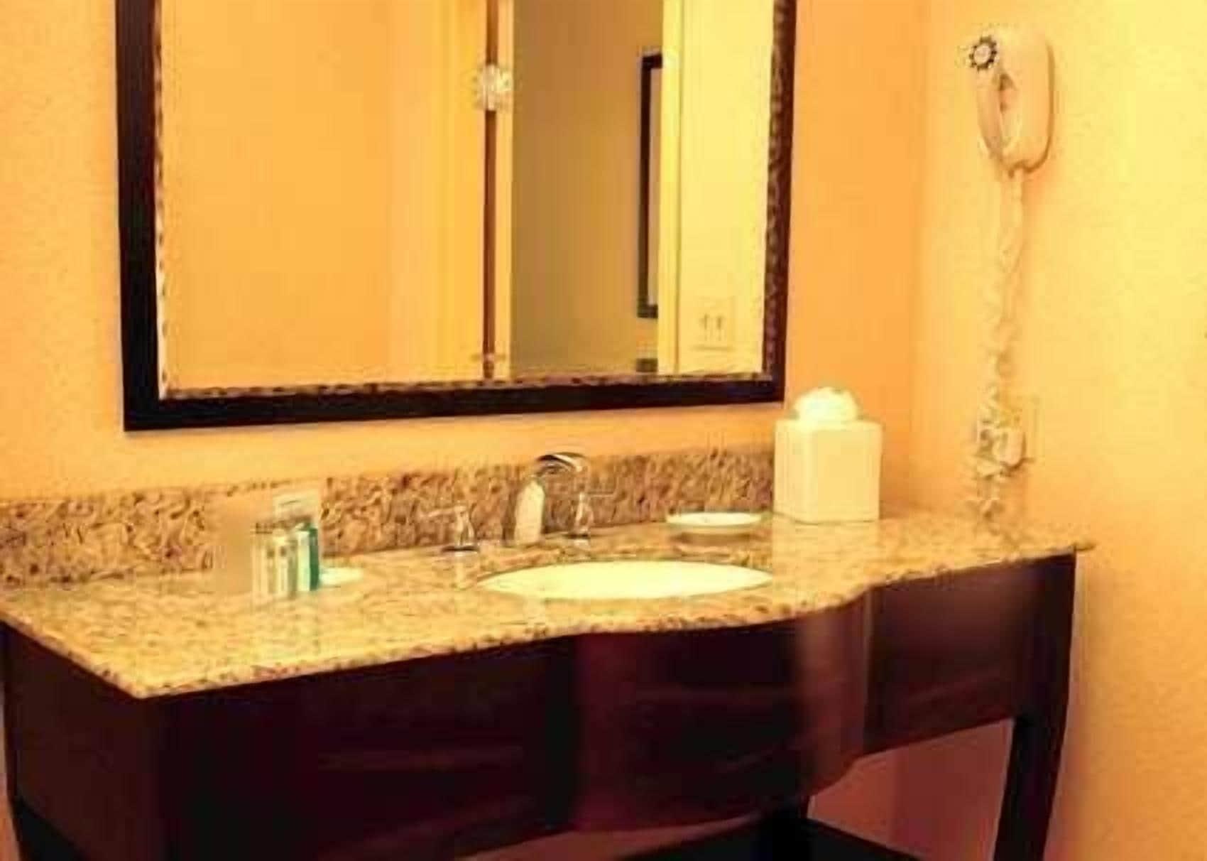 Comfort Inn Cadillac Bagian luar foto
