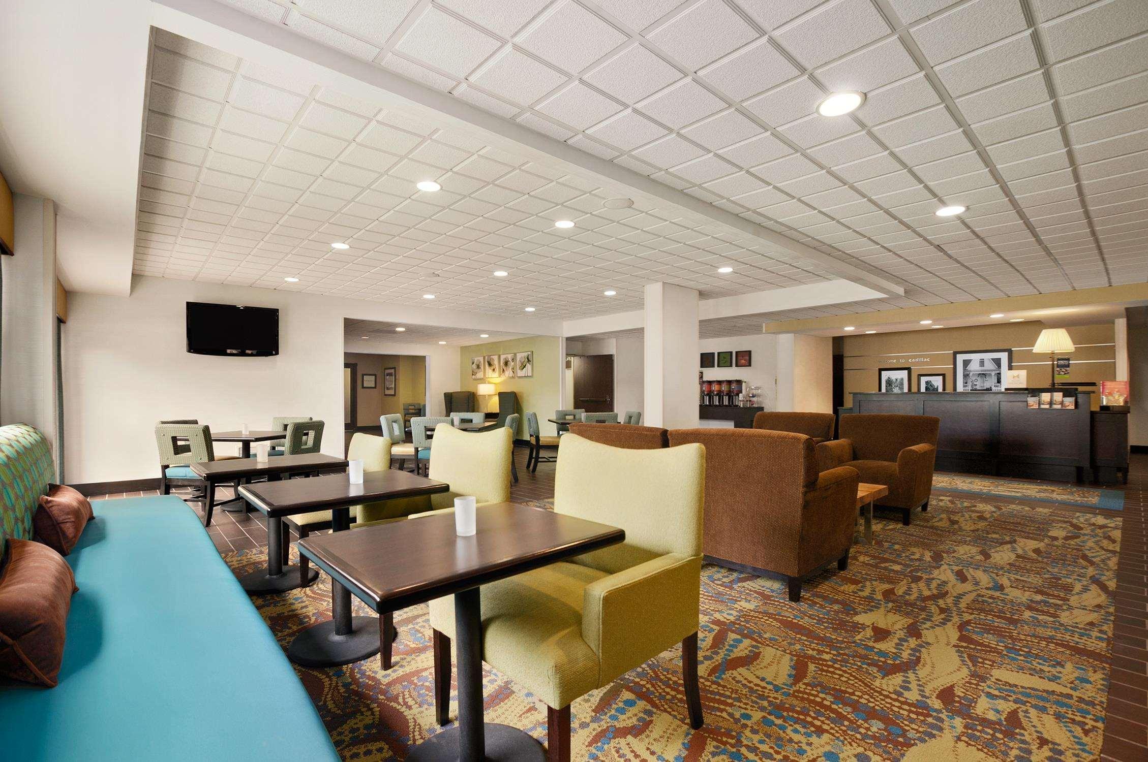 Comfort Inn Cadillac Bagian luar foto