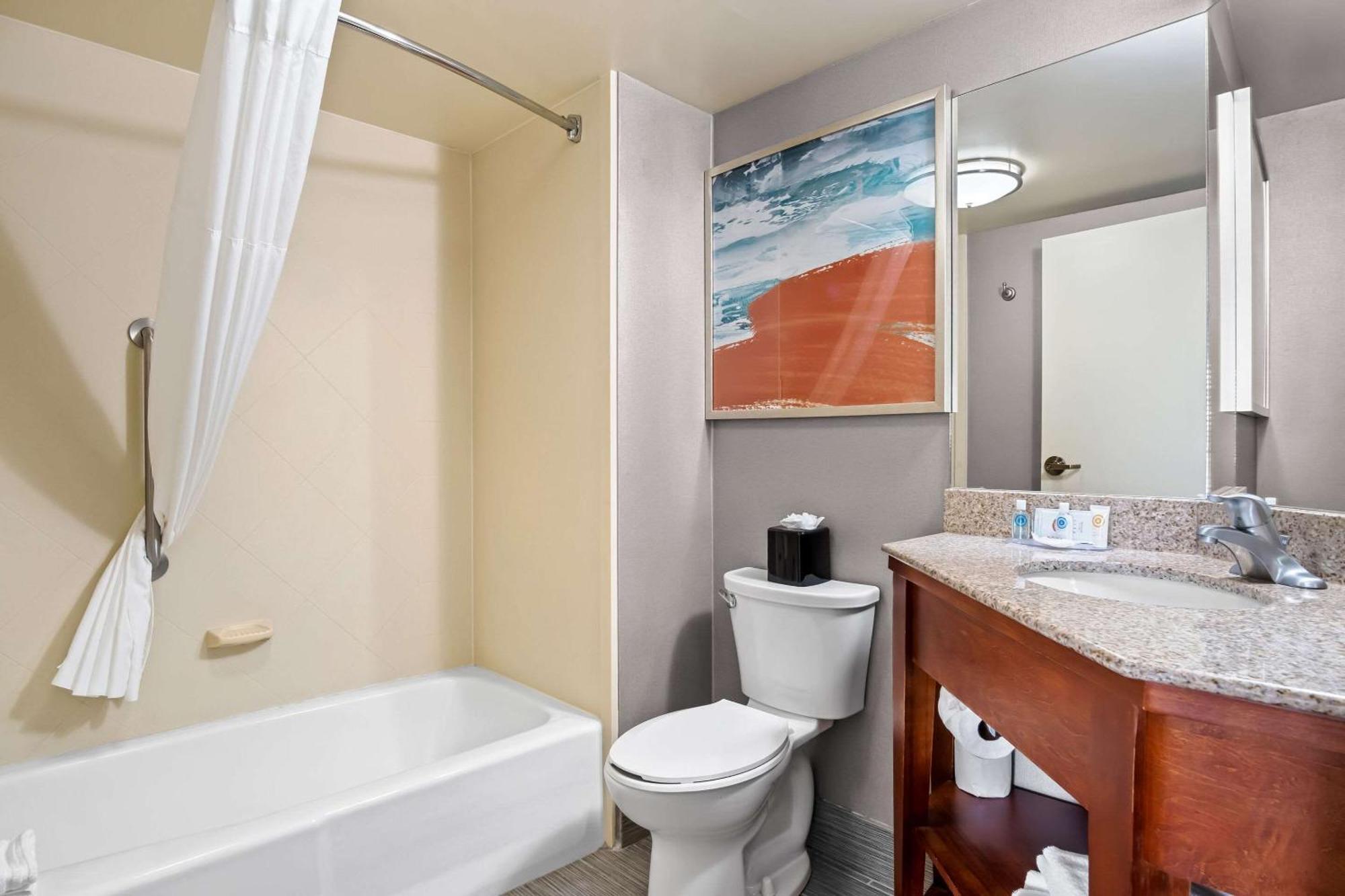 Comfort Inn Cadillac Bagian luar foto