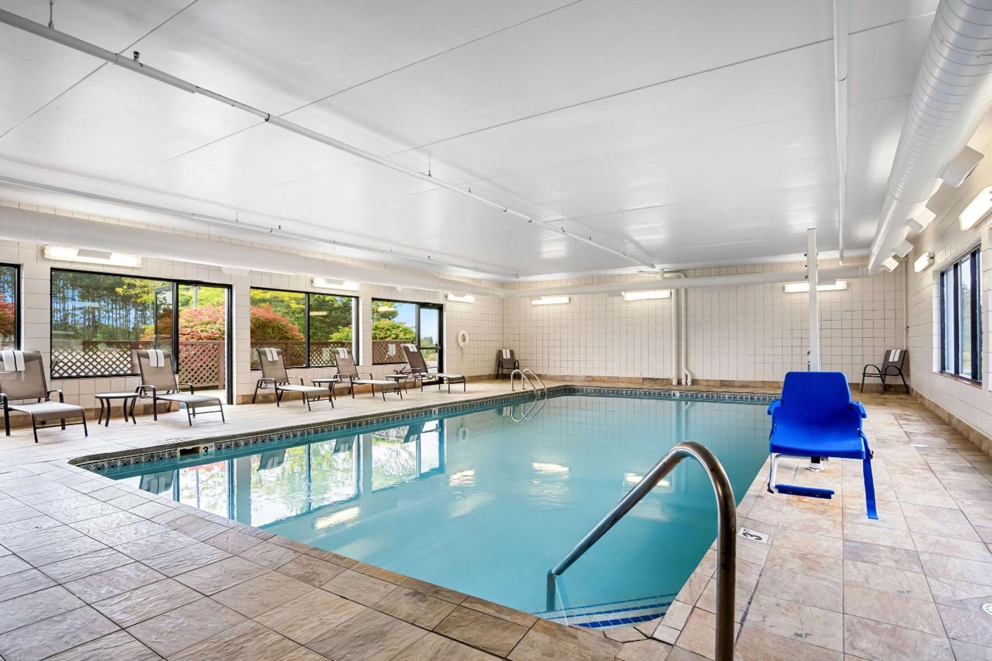 Comfort Inn Cadillac Bagian luar foto