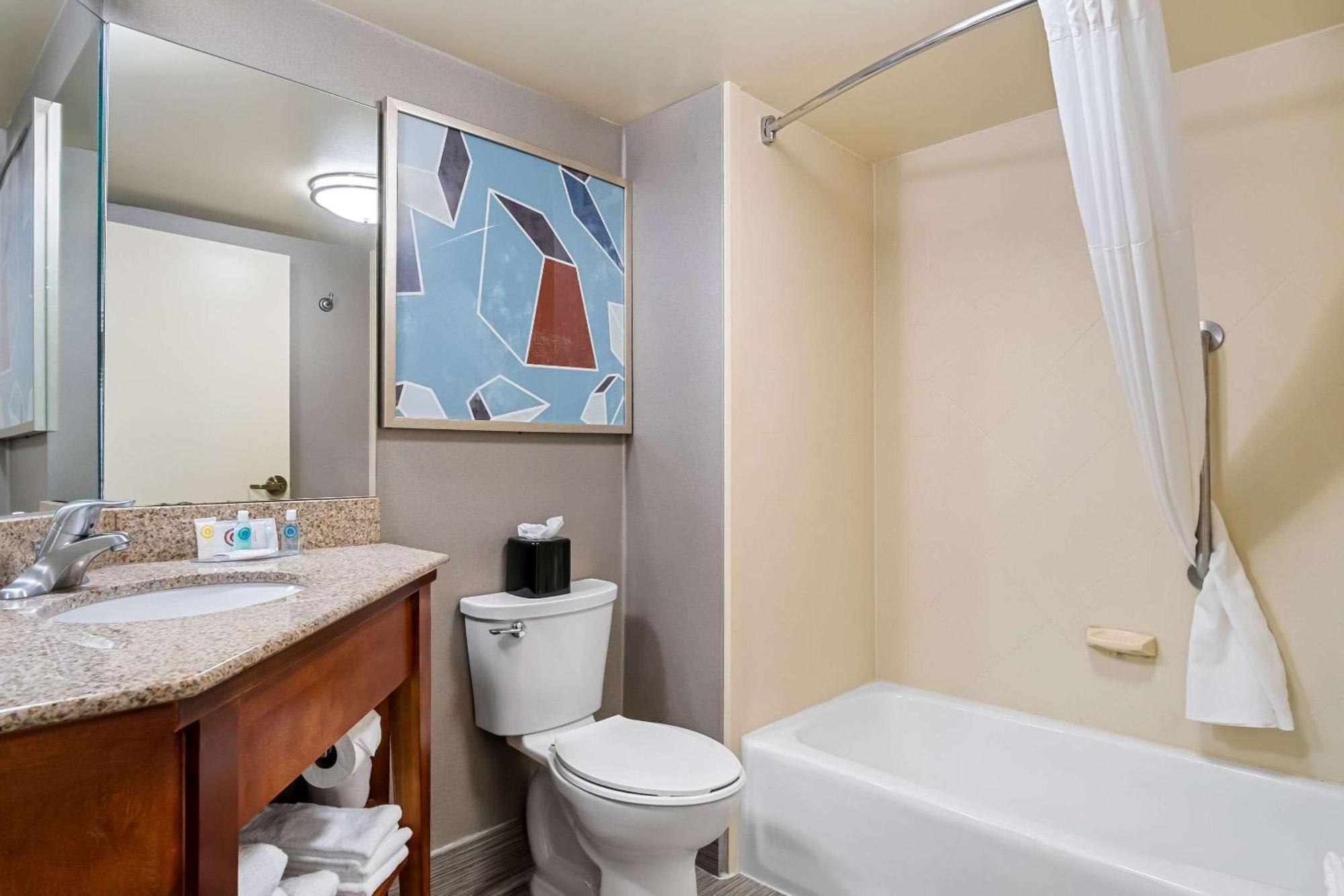 Comfort Inn Cadillac Bagian luar foto