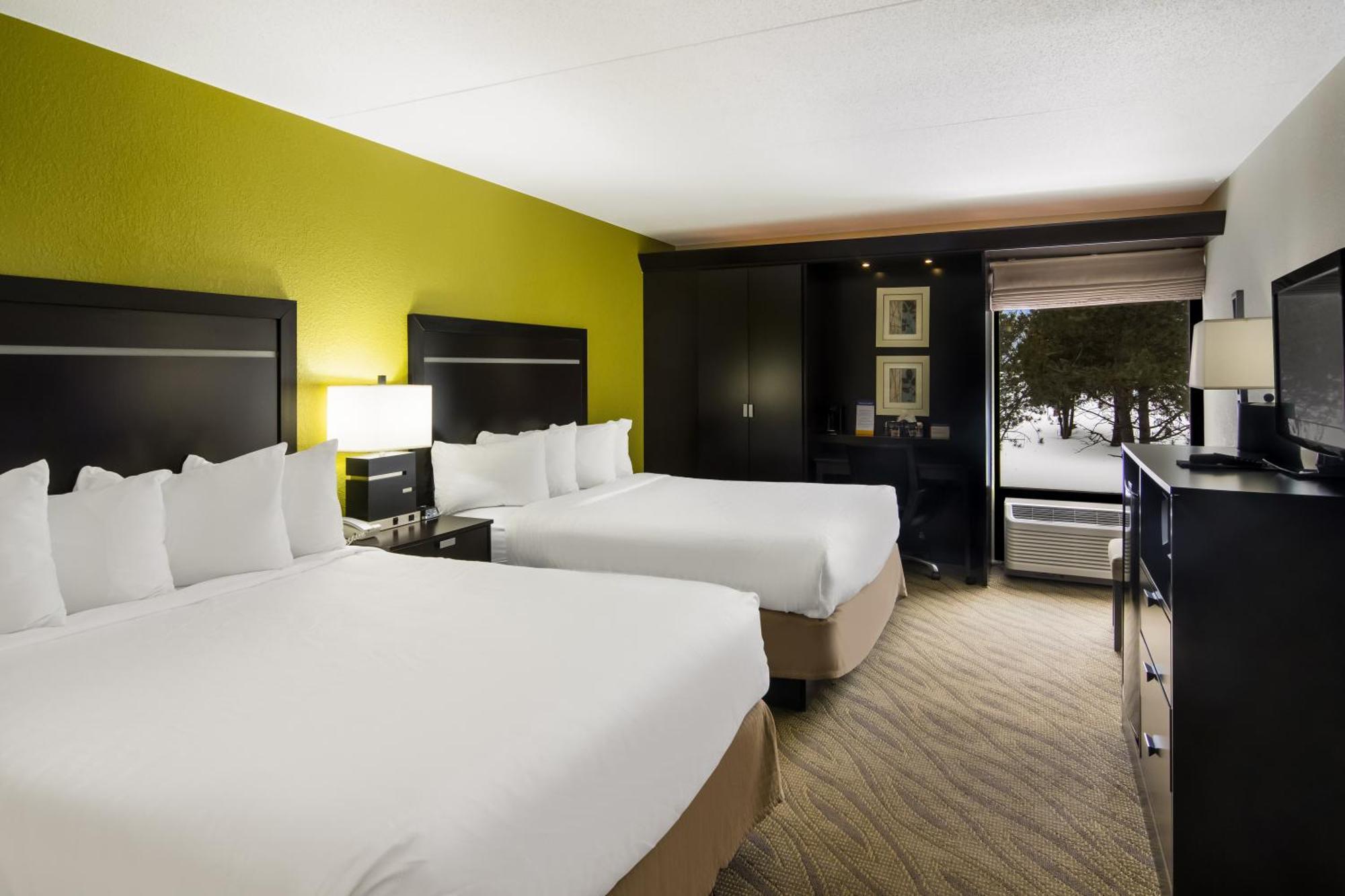 Comfort Inn Cadillac Bagian luar foto