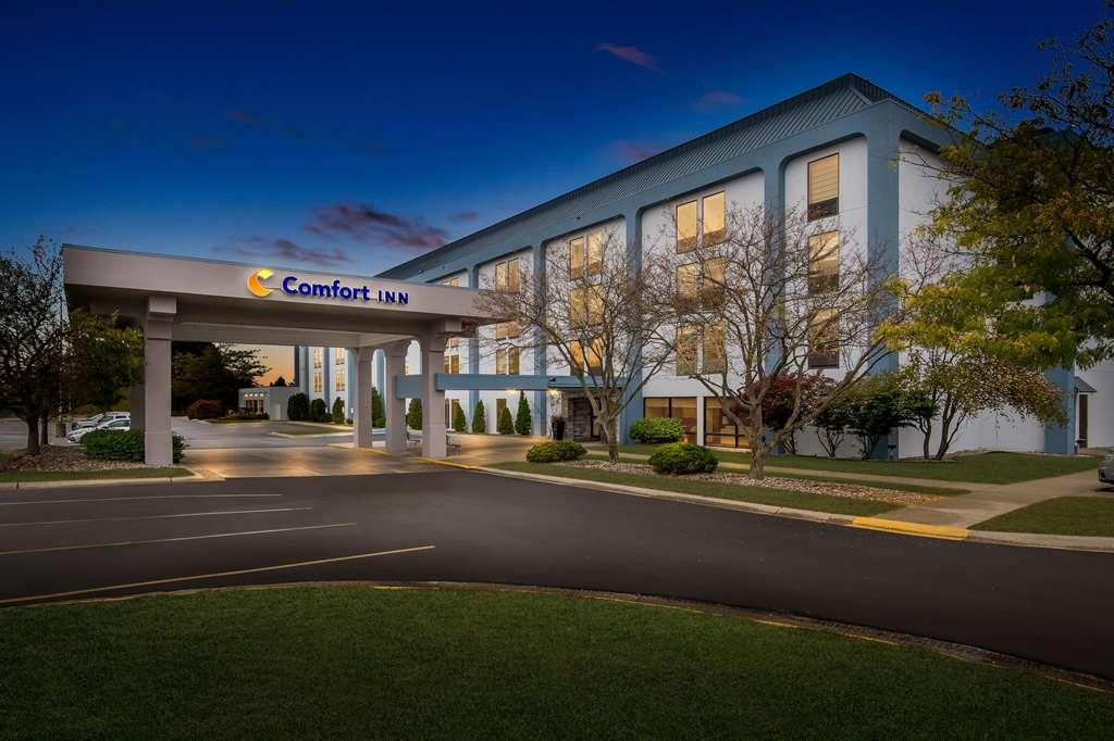 Comfort Inn Cadillac Bagian luar foto