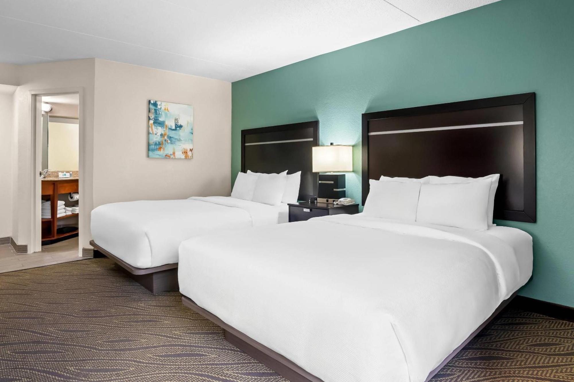 Comfort Inn Cadillac Bagian luar foto