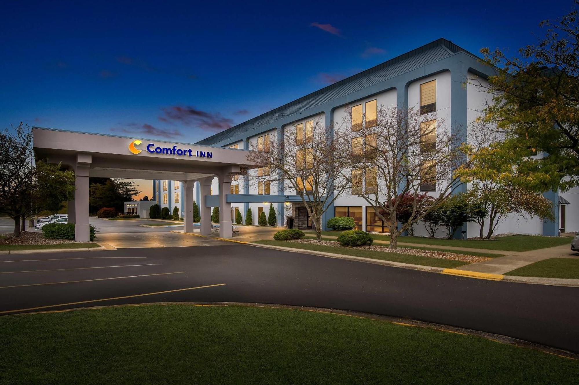 Comfort Inn Cadillac Bagian luar foto