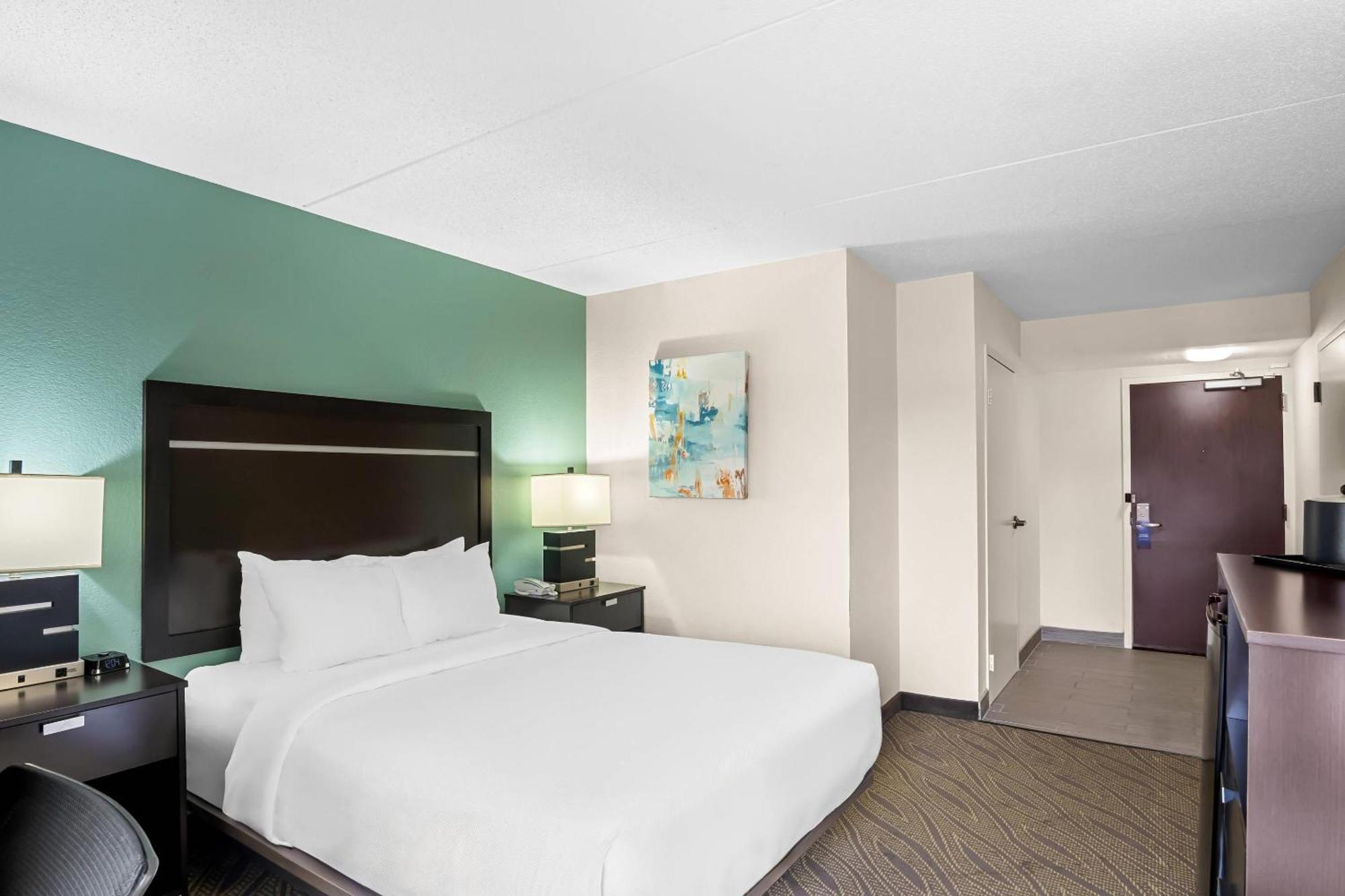Comfort Inn Cadillac Bagian luar foto