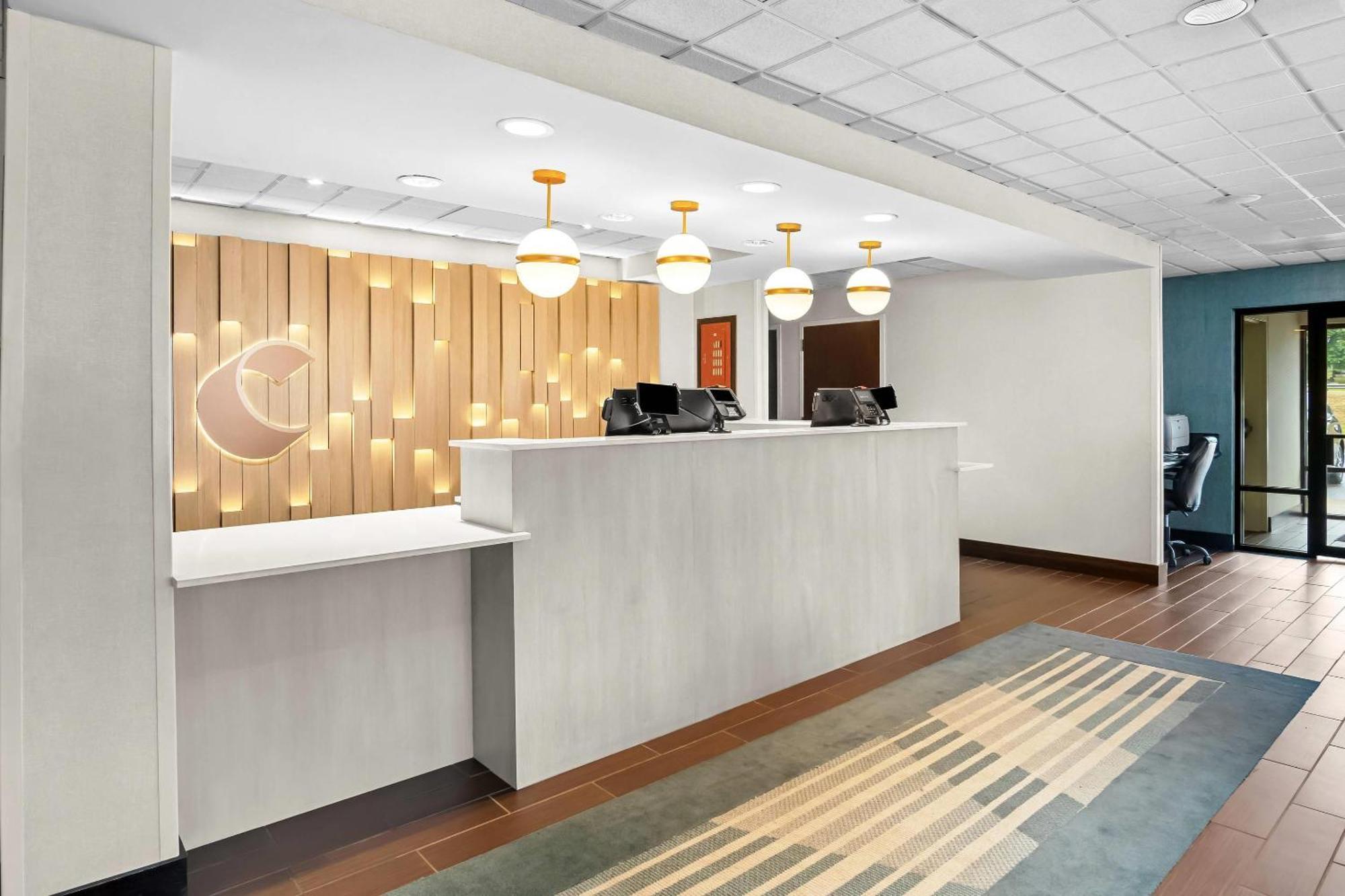 Comfort Inn Cadillac Bagian luar foto