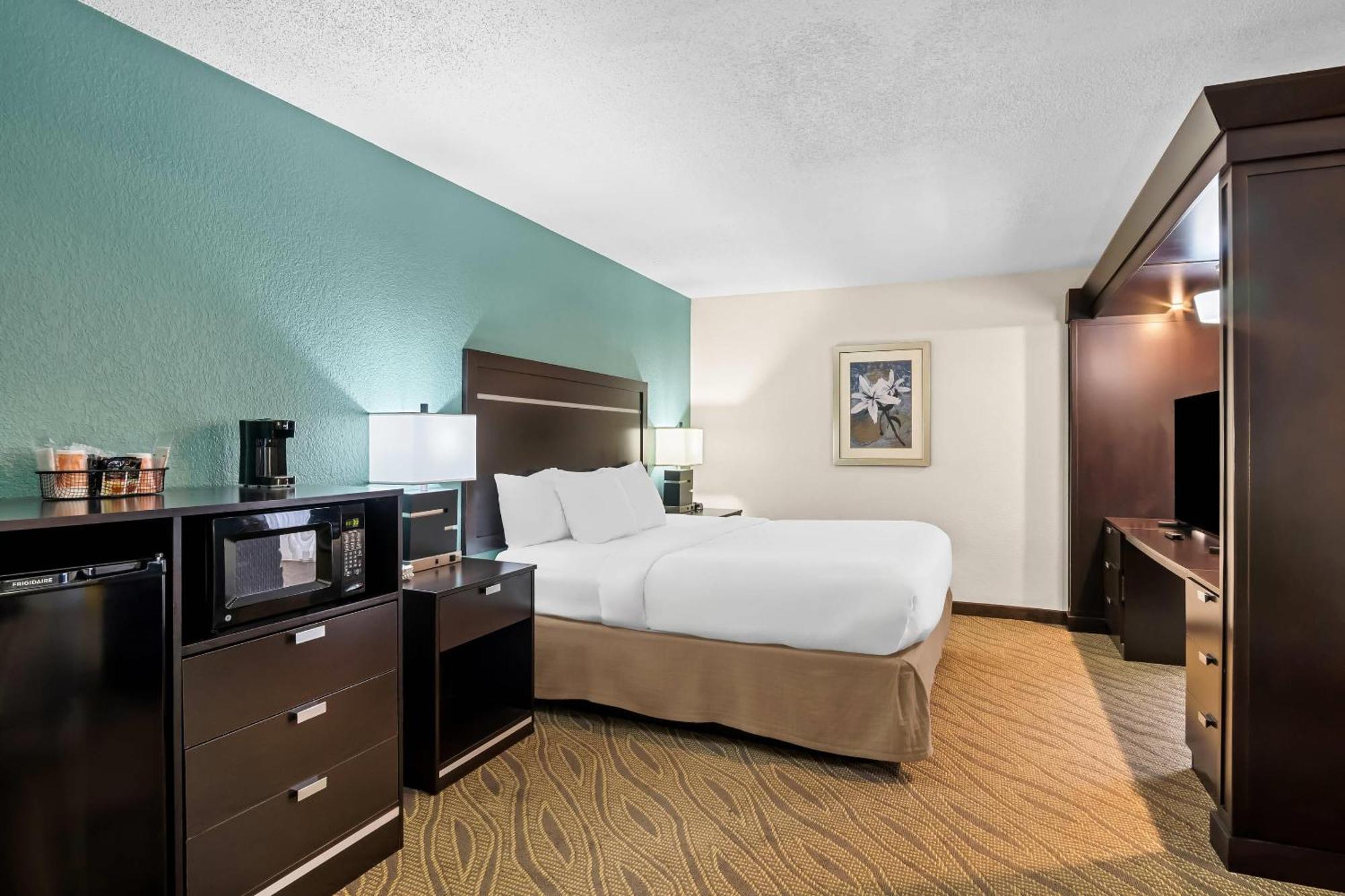 Comfort Inn Cadillac Bagian luar foto